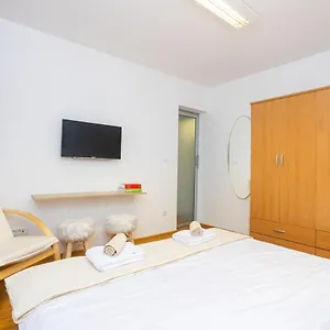 Apartamento Bella Vista - Cozy With Easy Check-in And Free Parking, Split